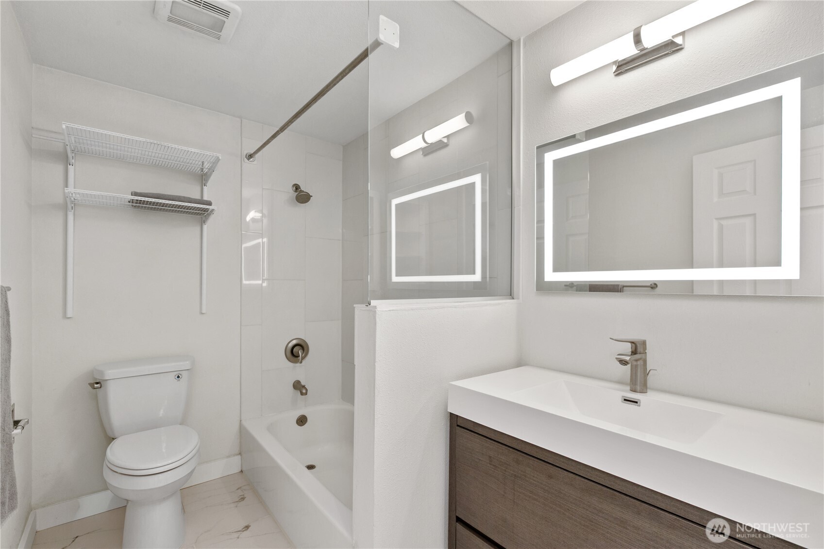12056 15th Avenue NE #404, Seattle, WA 98125-5062