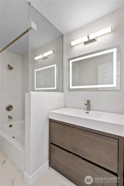 12056 15th Avenue NE #404, Seattle, WA 98125-5062 - Photo 27