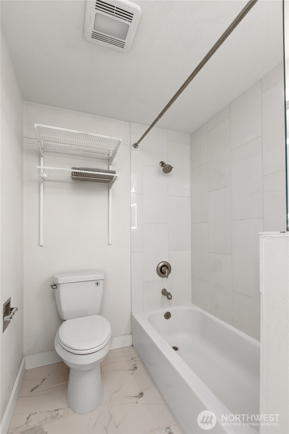 12056 15th Avenue NE #404, Seattle, WA 98125-5062