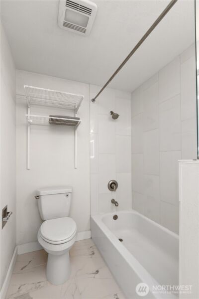 12056 15th Avenue NE #404, Seattle, WA 98125-5062 - Photo 28