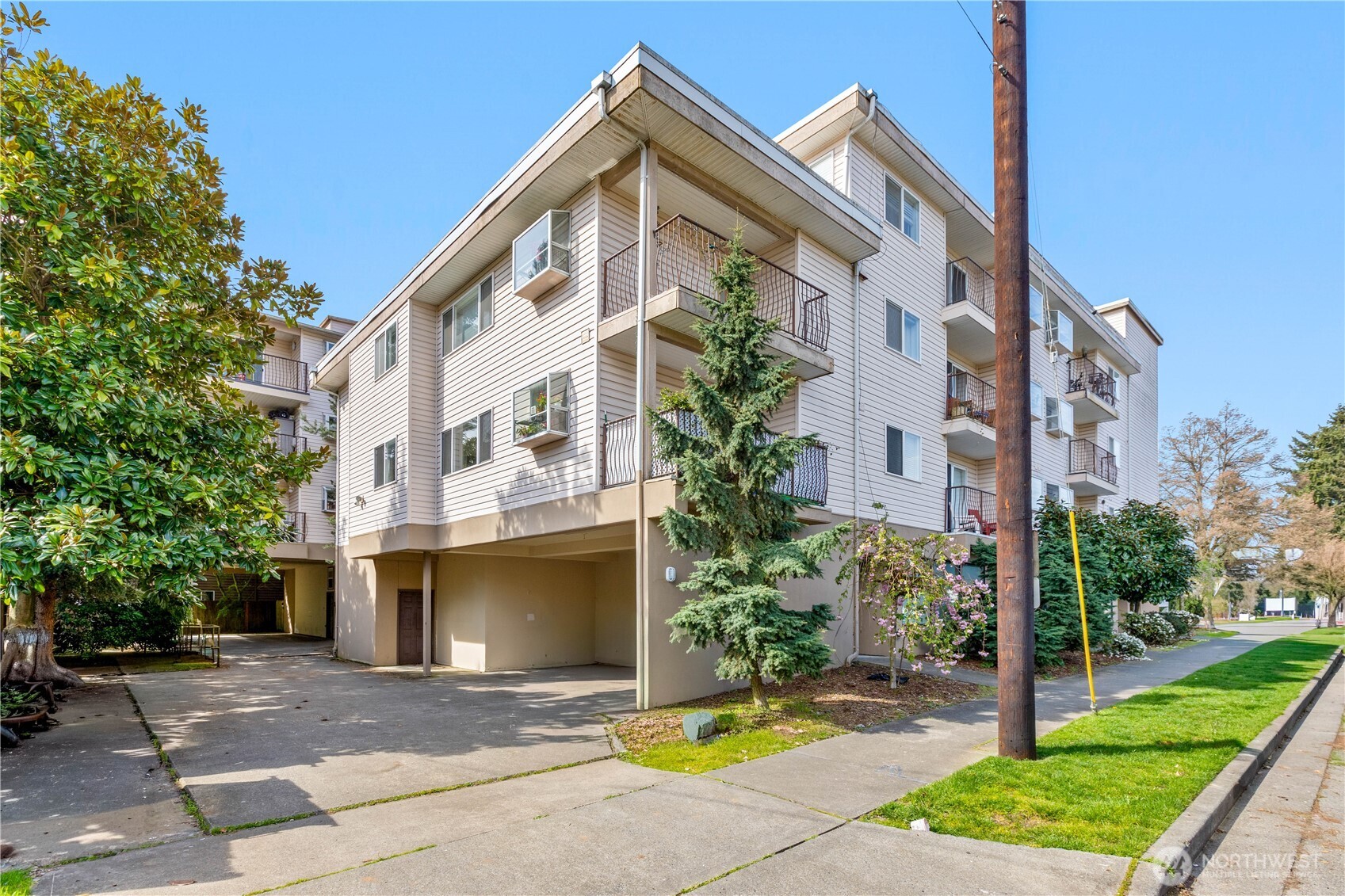 12056 15th Avenue NE #404, Seattle, WA 98125-5062