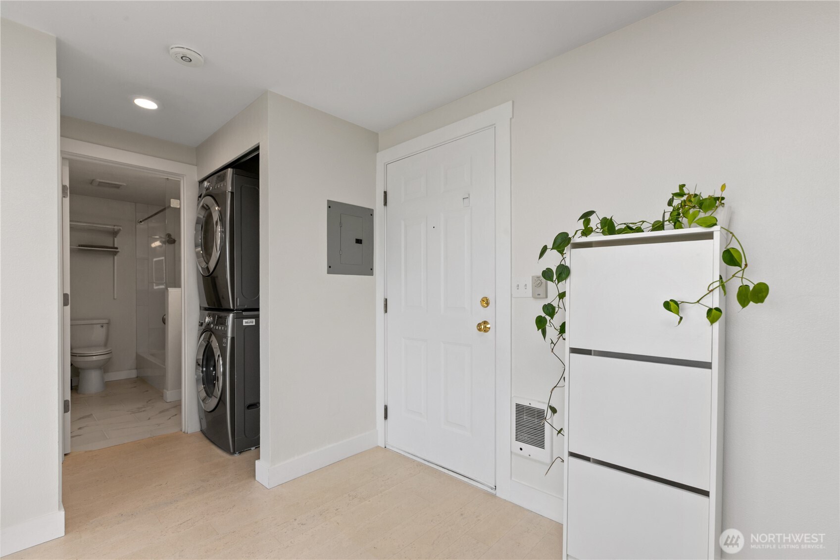 12056 15th Avenue NE #404, Seattle, WA 98125-5062