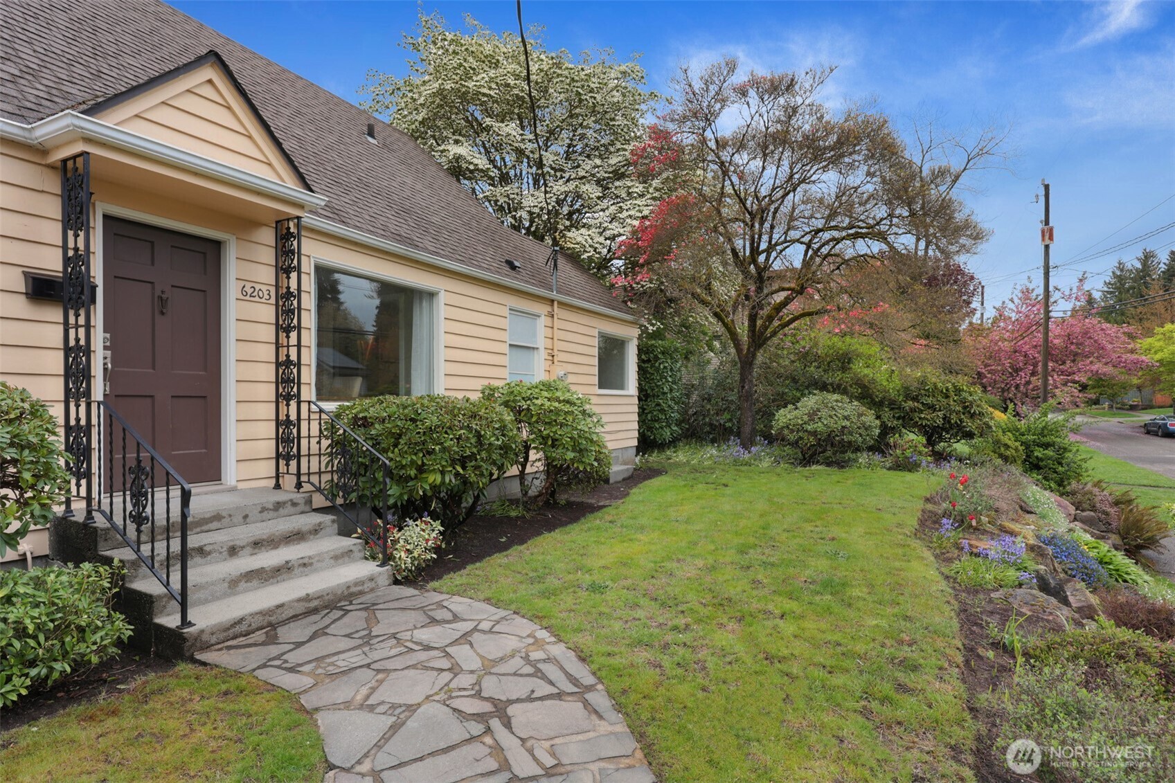 6203 39th Avenue NE, Seattle, WA 98115