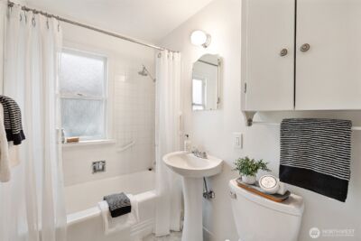 6203 39th Avenue NE, Seattle, WA 98115 - Photo 16