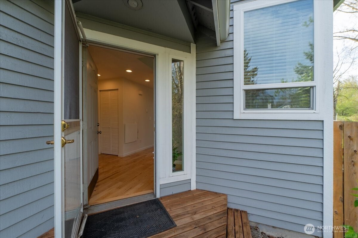 19906 28th Avenue W #B, Lynnwood, WA 98036