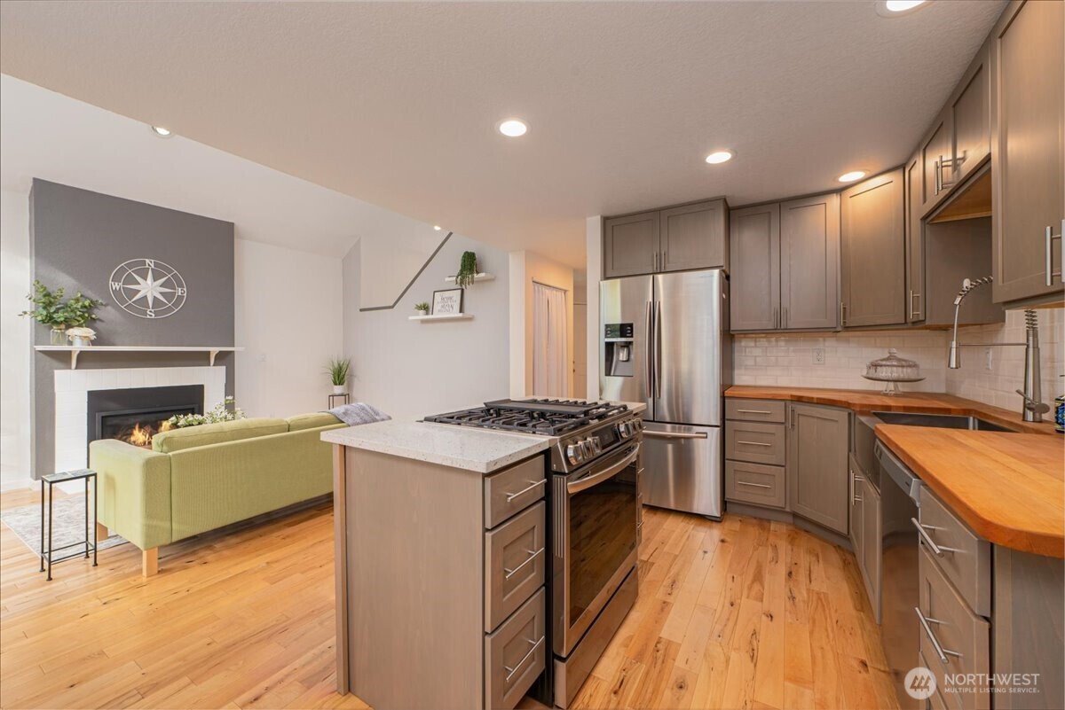 19906 28th Avenue W #B, Lynnwood, WA 98036