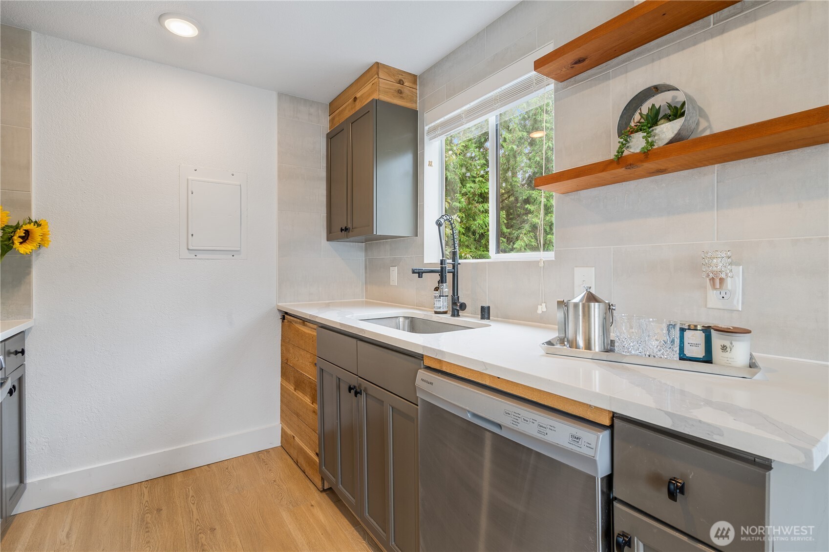 10320 SE 6th Street #B6, Bellevue, WA 98004
