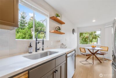 10320 SE 6th Street #B6, Bellevue, WA 98004 - Photo 12