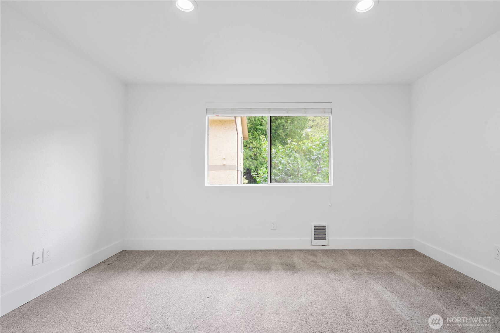10320 SE 6th Street #B6, Bellevue, WA 98004