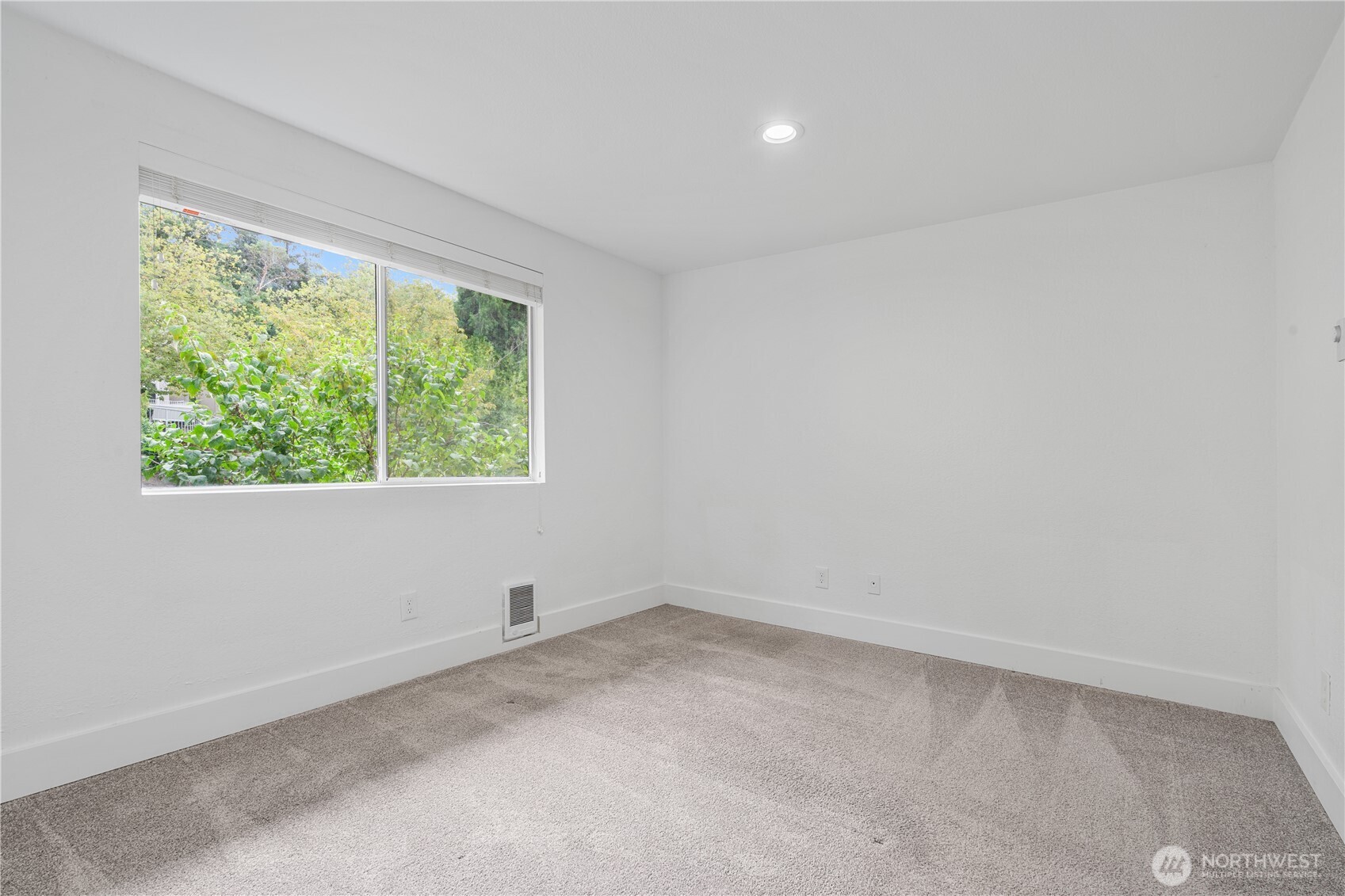 10320 SE 6th Street #B6, Bellevue, WA 98004