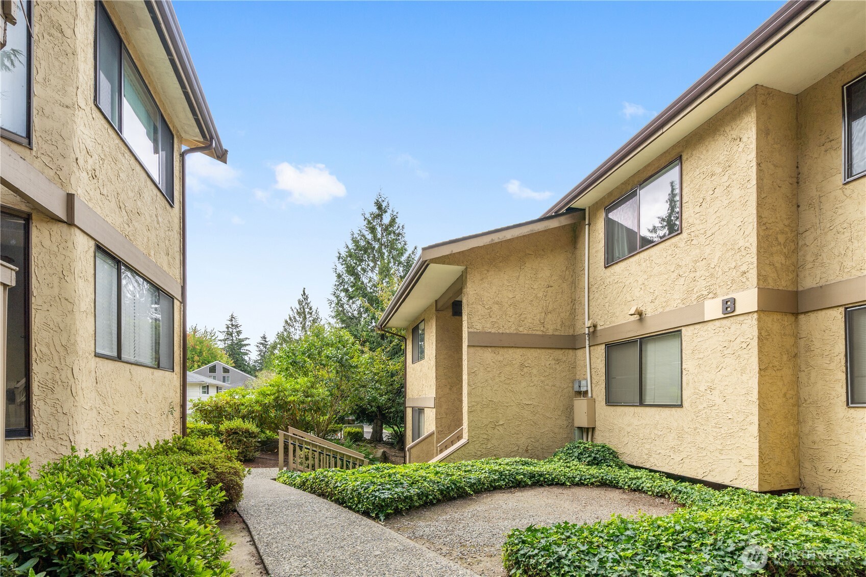 10320 SE 6th Street #B6, Bellevue, WA 98004