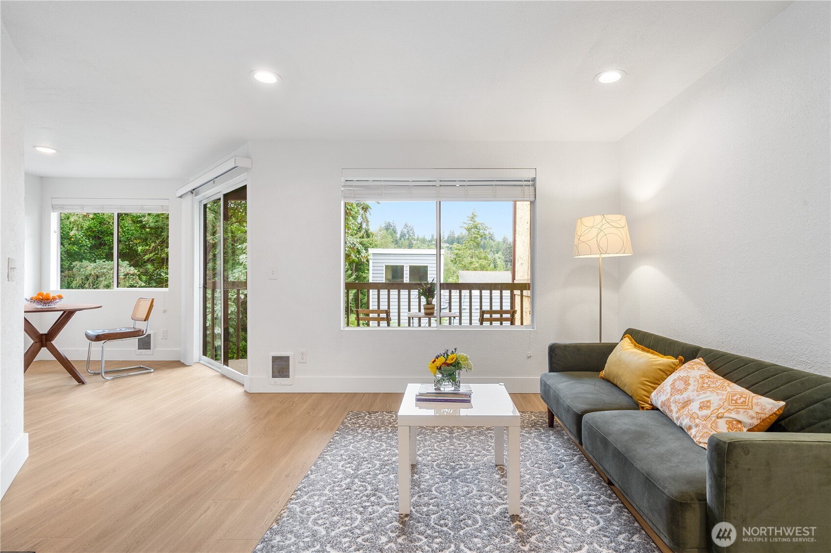 10320 SE 6th Street #B6, Bellevue, WA 98004
