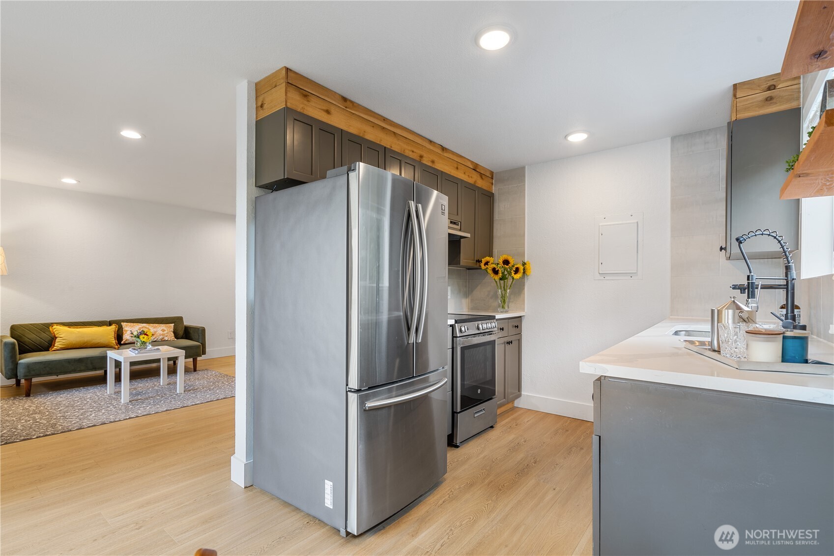 10320 SE 6th Street #B6, Bellevue, WA 98004