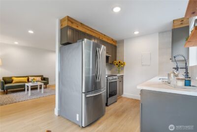 10320 SE 6th Street #B6, Bellevue, WA 98004 - Photo 9