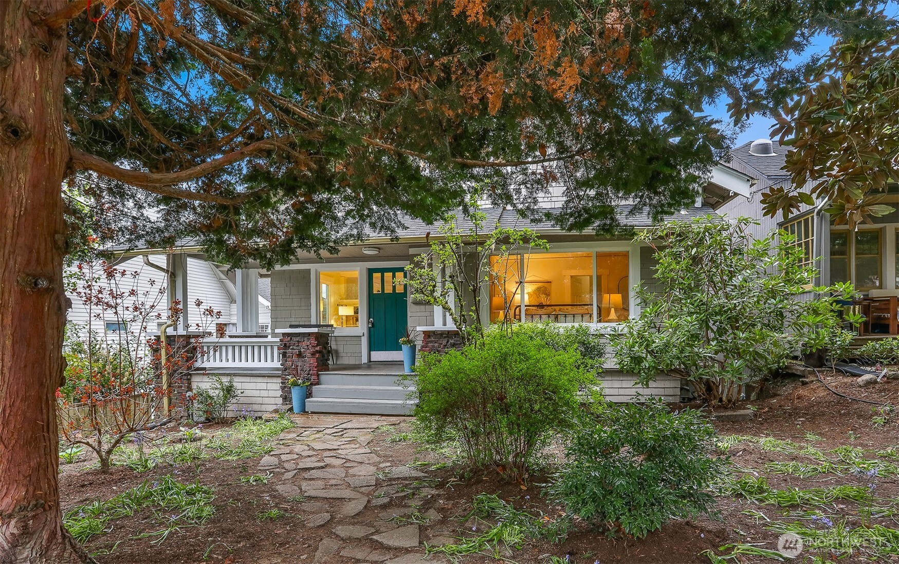 7015 2nd Avenue NW, Seattle, WA 98117