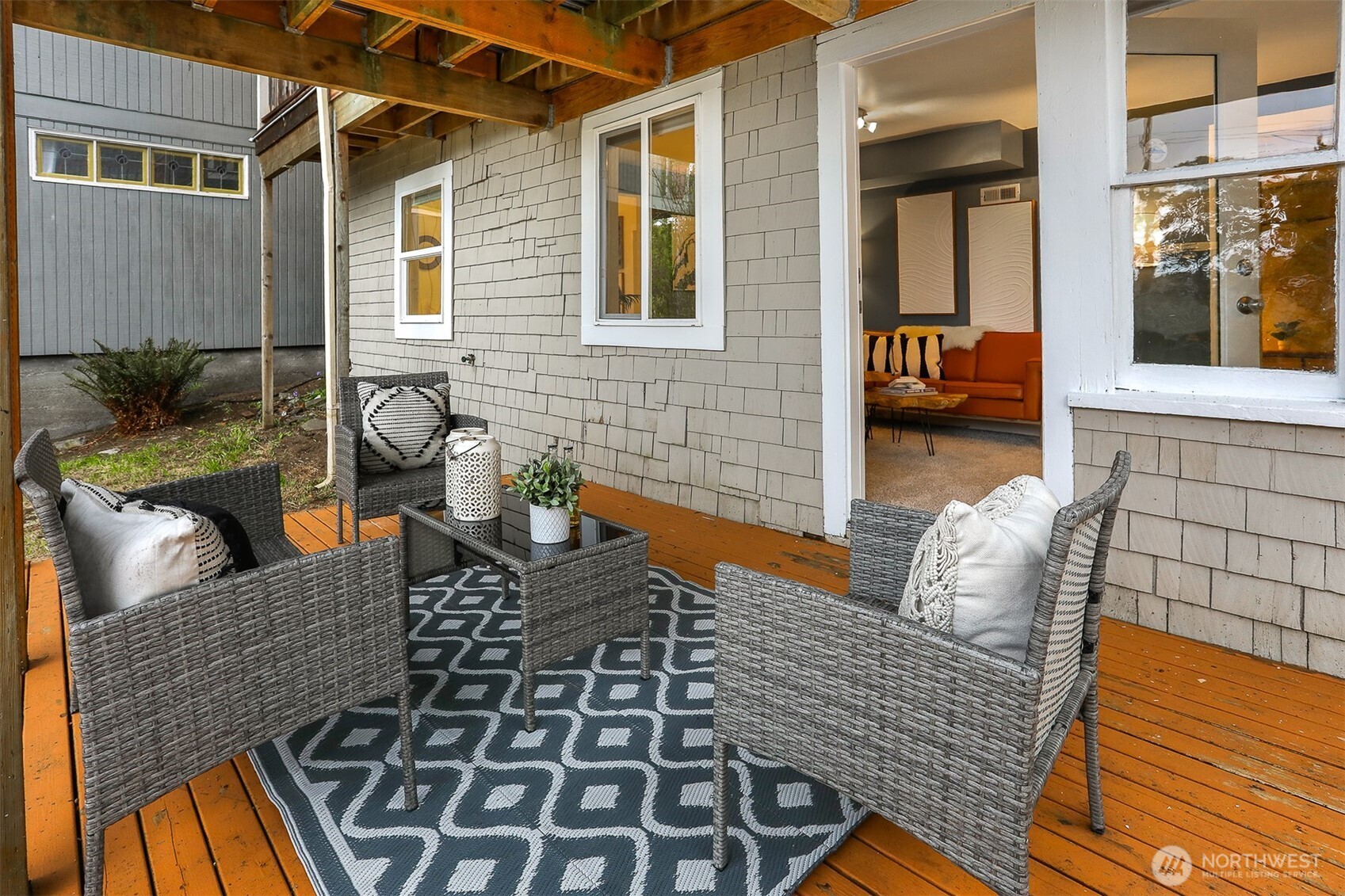 7015 2nd Avenue NW, Seattle, WA 98117