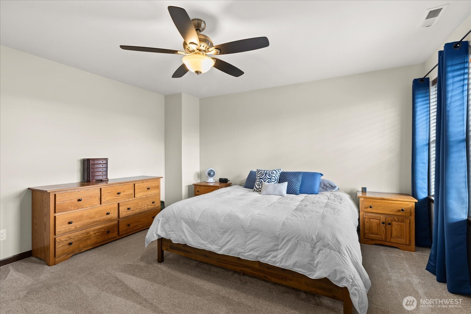 1630 SW Carnegie Street , Oak Harbor, WA 98277