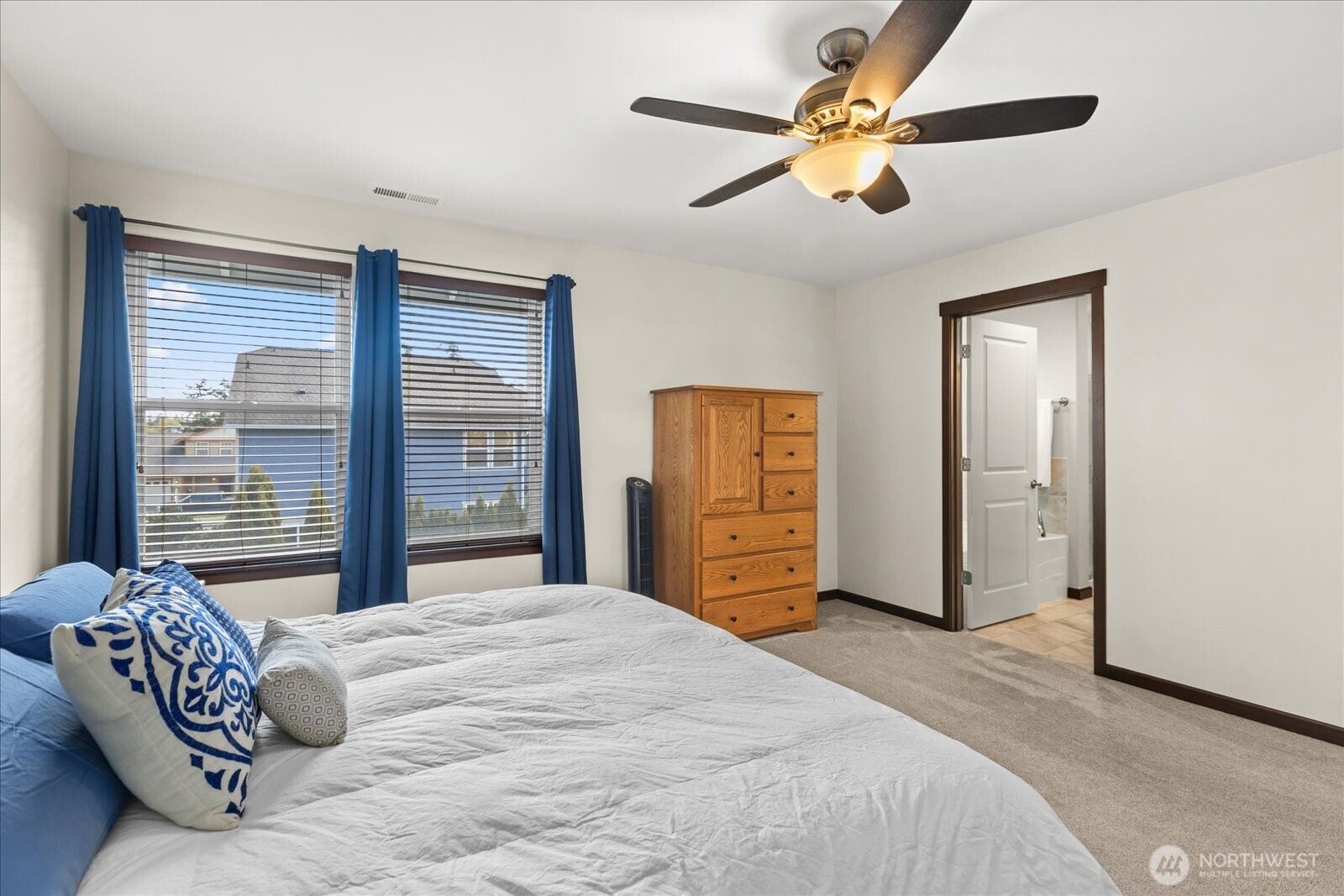 1630 SW Carnegie Street , Oak Harbor, WA 98277