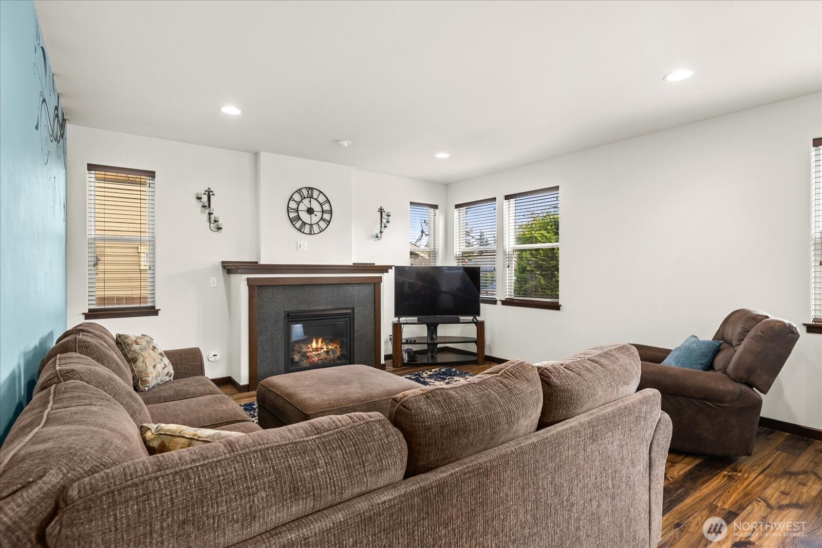 1630 SW Carnegie Street , Oak Harbor, WA 98277