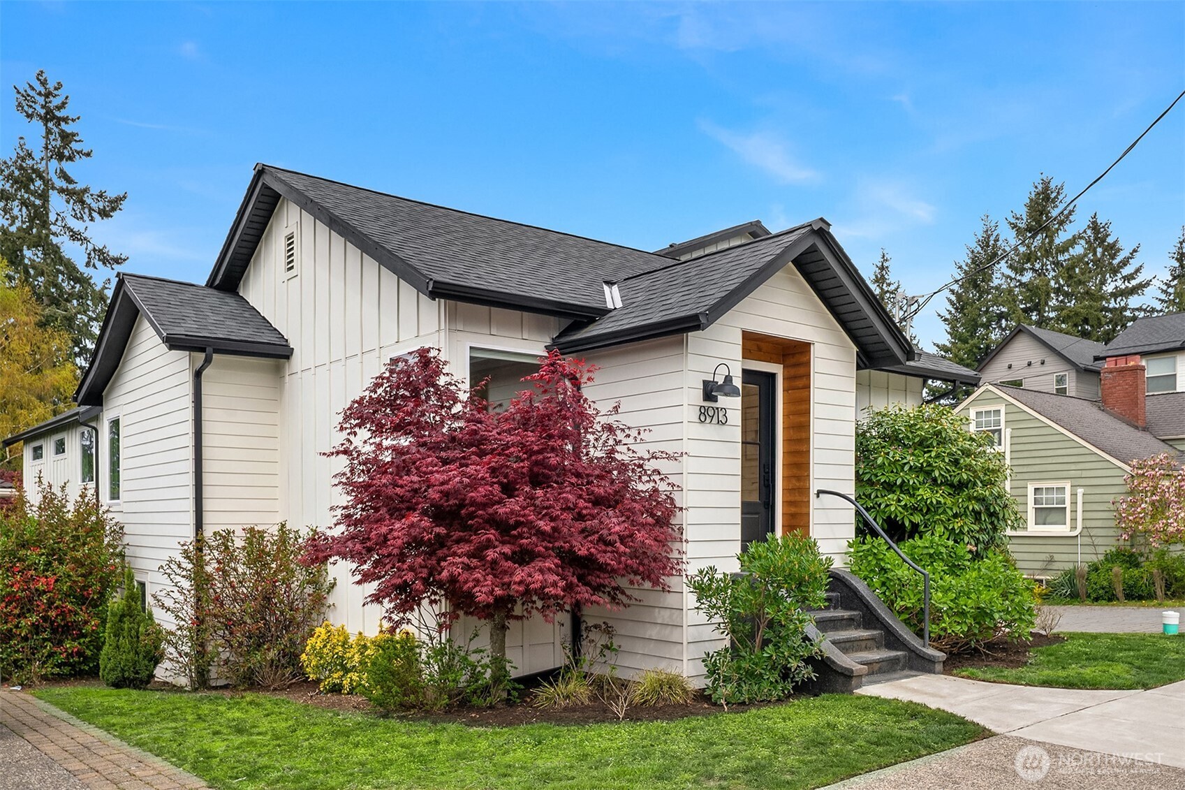 8913 8th Avenue NE, Seattle, WA 98115-3007