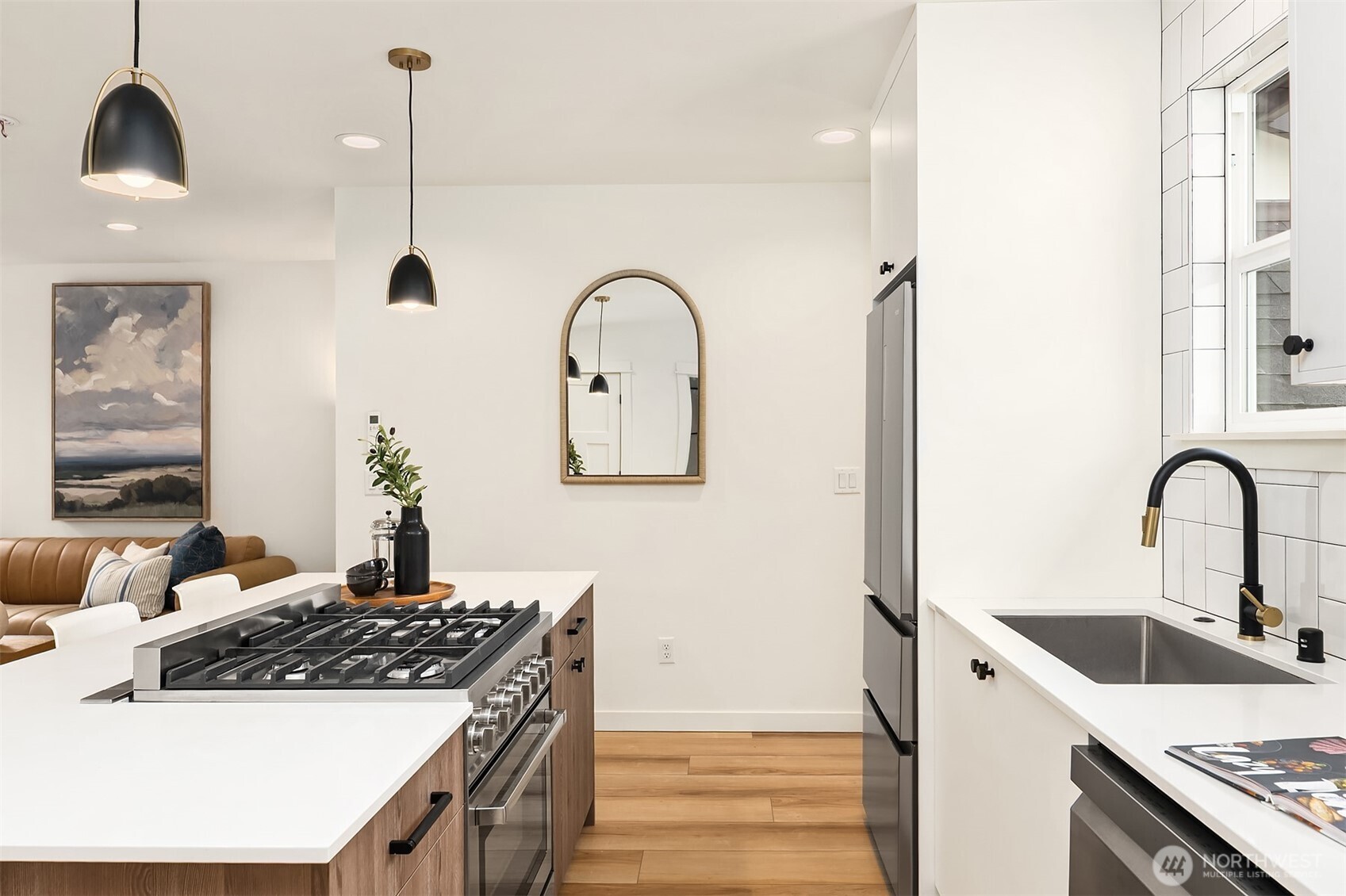 8913 8th Avenue NE, Seattle, WA 98115-3007