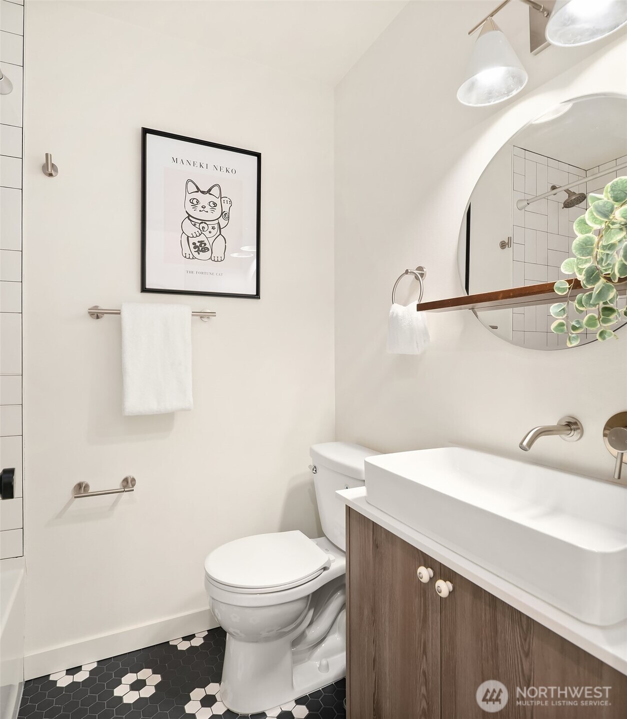 8913 8th Avenue NE, Seattle, WA 98115-3007
