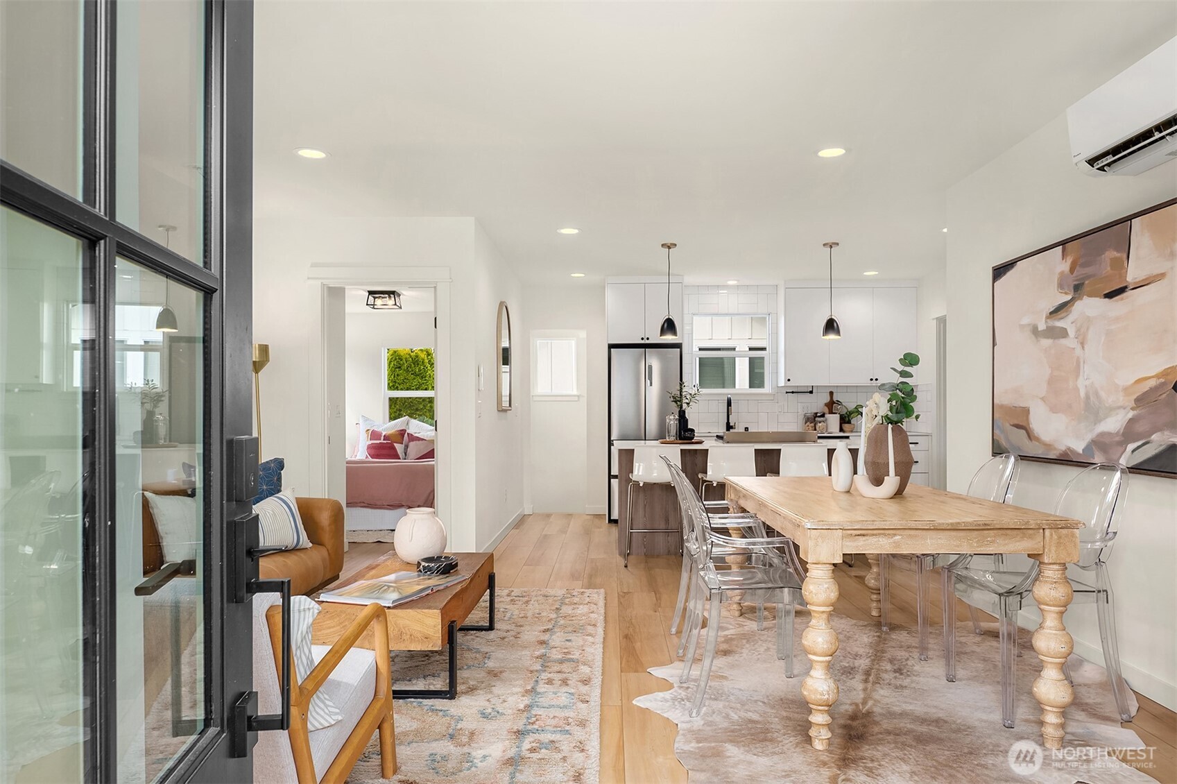 8913 8th Avenue NE, Seattle, WA 98115-3007