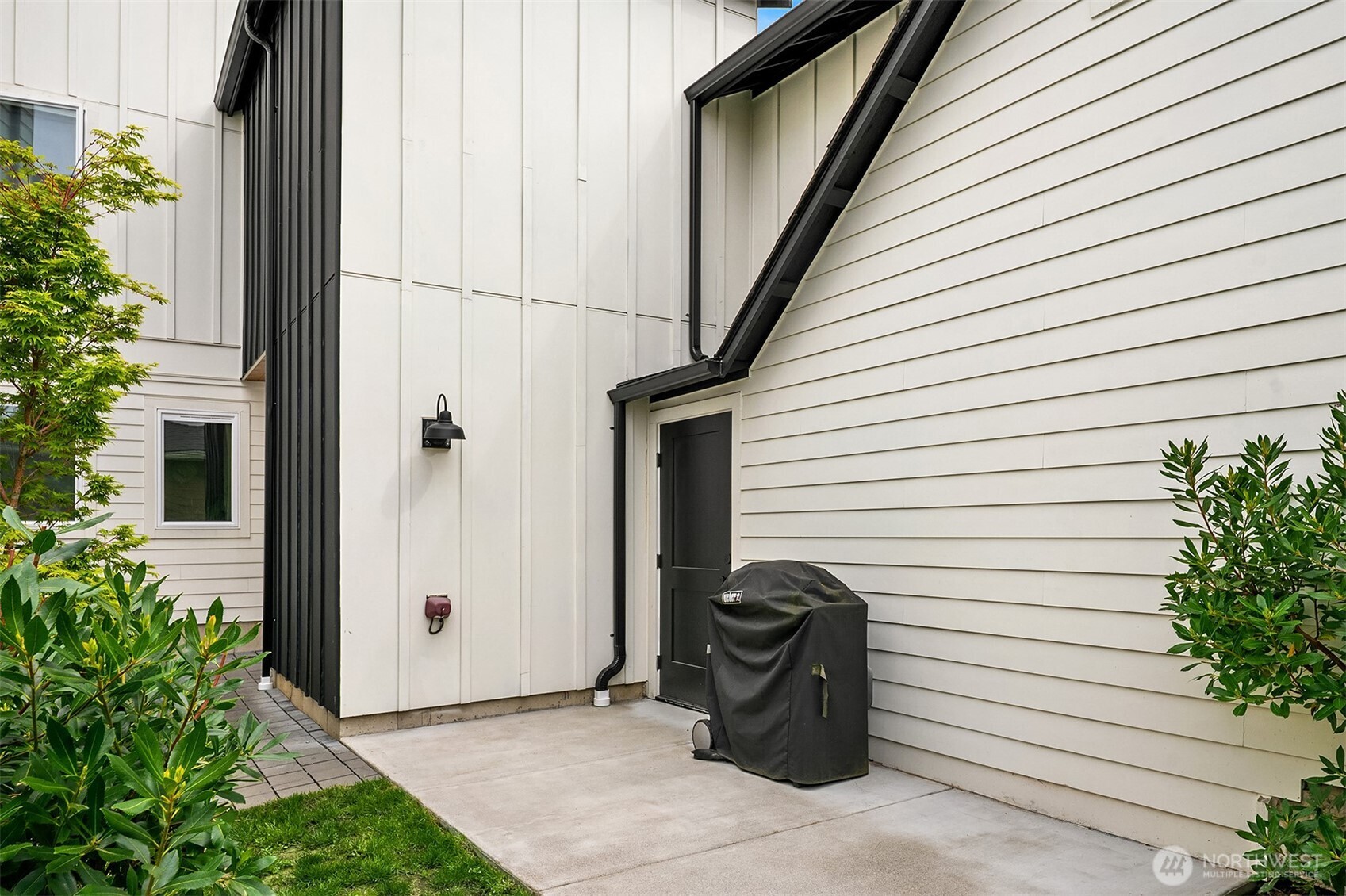 8913 8th Avenue NE, Seattle, WA 98115-3007