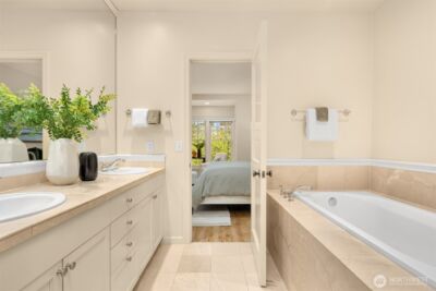 111 W Comstock Street #111, Seattle, WA 98119 - Photo 27