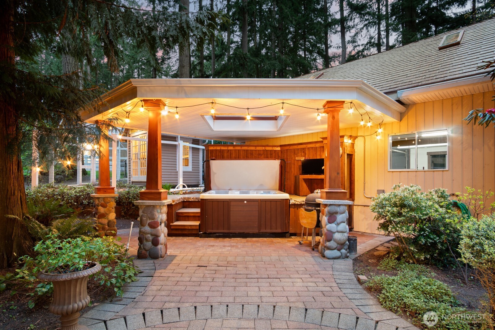 16 Bridlewood Circle , Kirkland, WA 98033