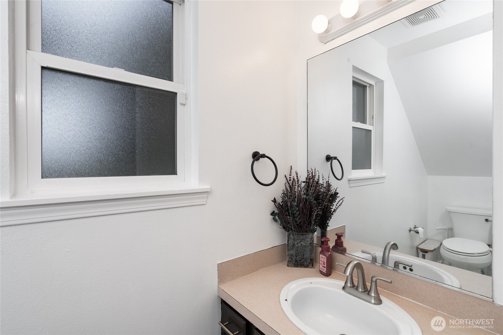1814 N 30th Street , Mount Vernon, WA 98273-8911