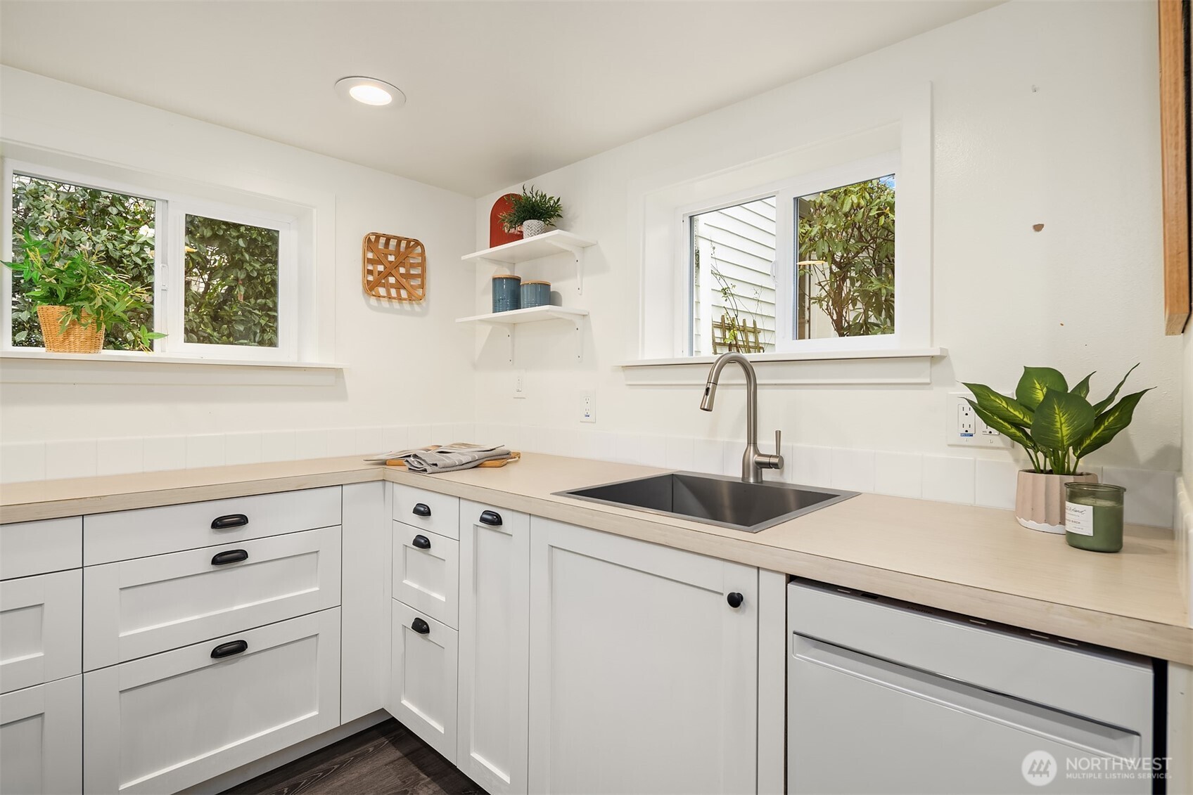 4333 SW Hudson Street , Seattle, WA 98116