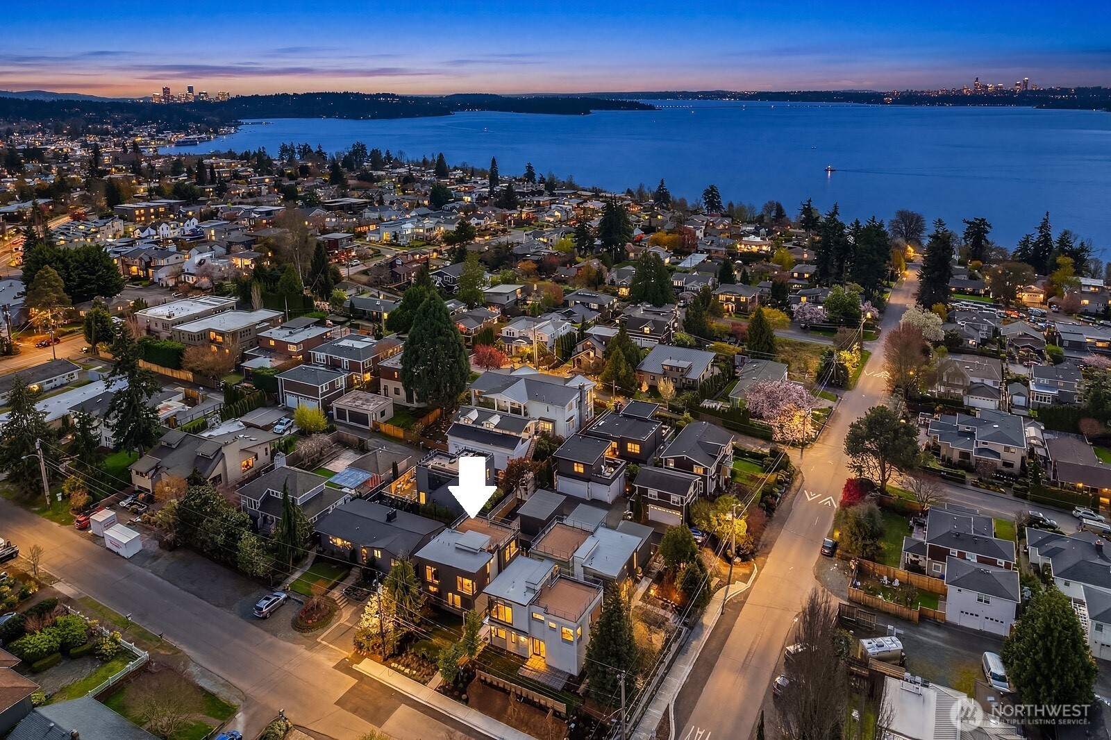 543 16th Avenue W, Kirkland, WA 98033