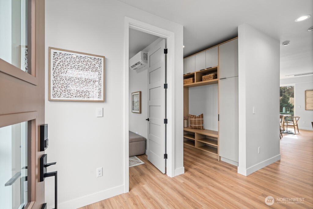543 16th Avenue W, Kirkland, WA 98033