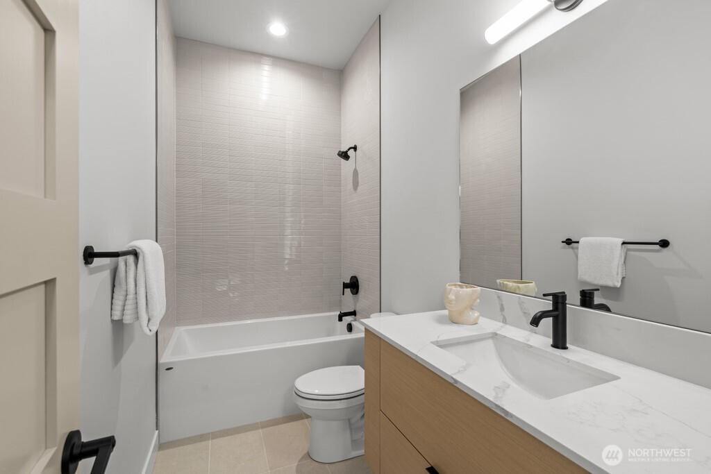 543 16th Avenue W, Kirkland, WA 98033
