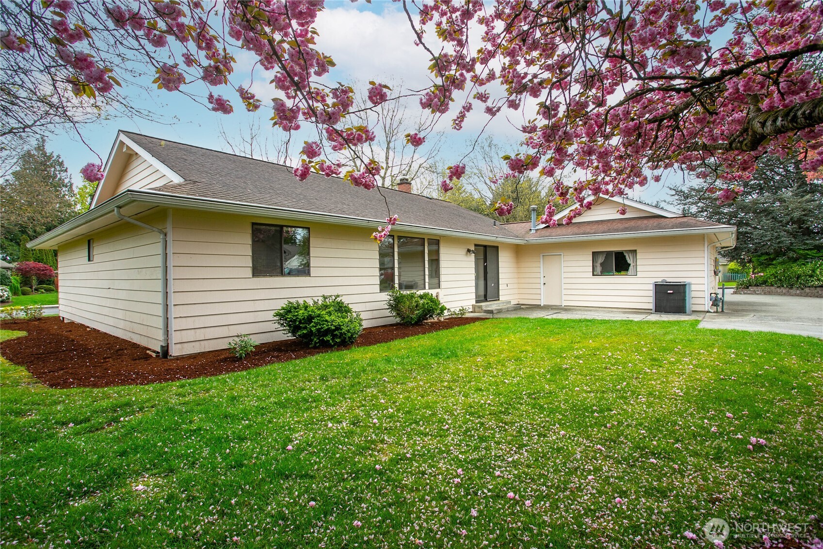 1704 Village Drive , Lynden, WA 98264
