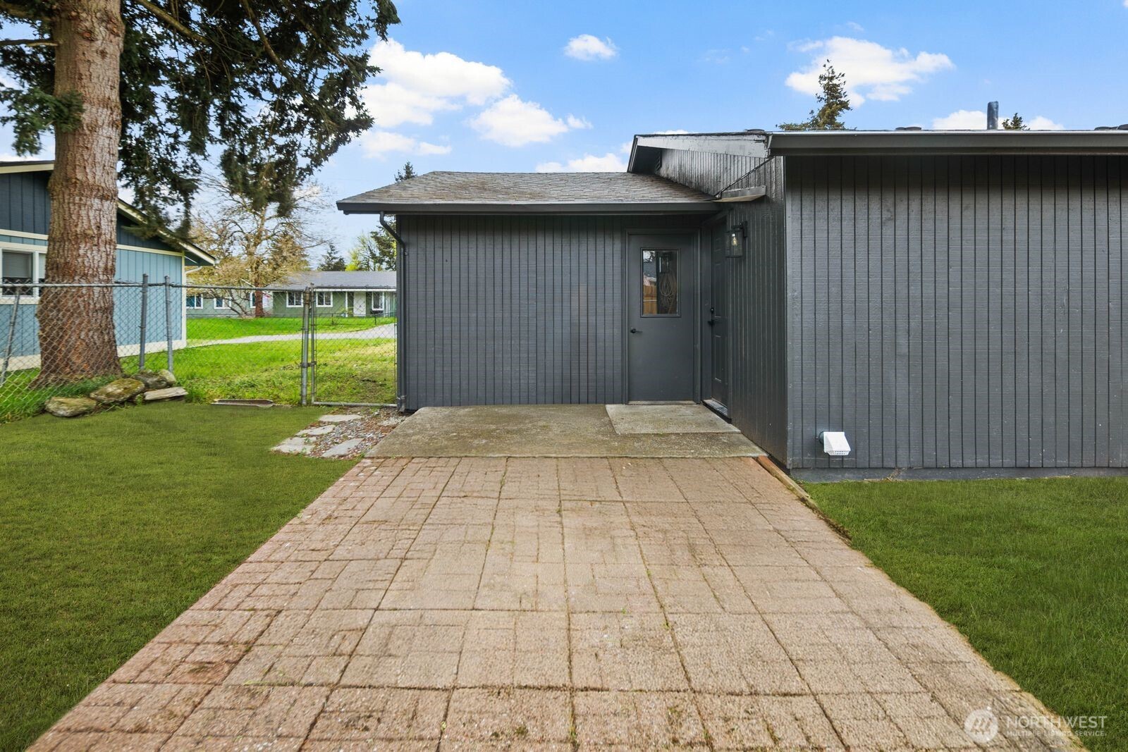 17415 6th Avenue E, Spanaway, WA 98387-7827