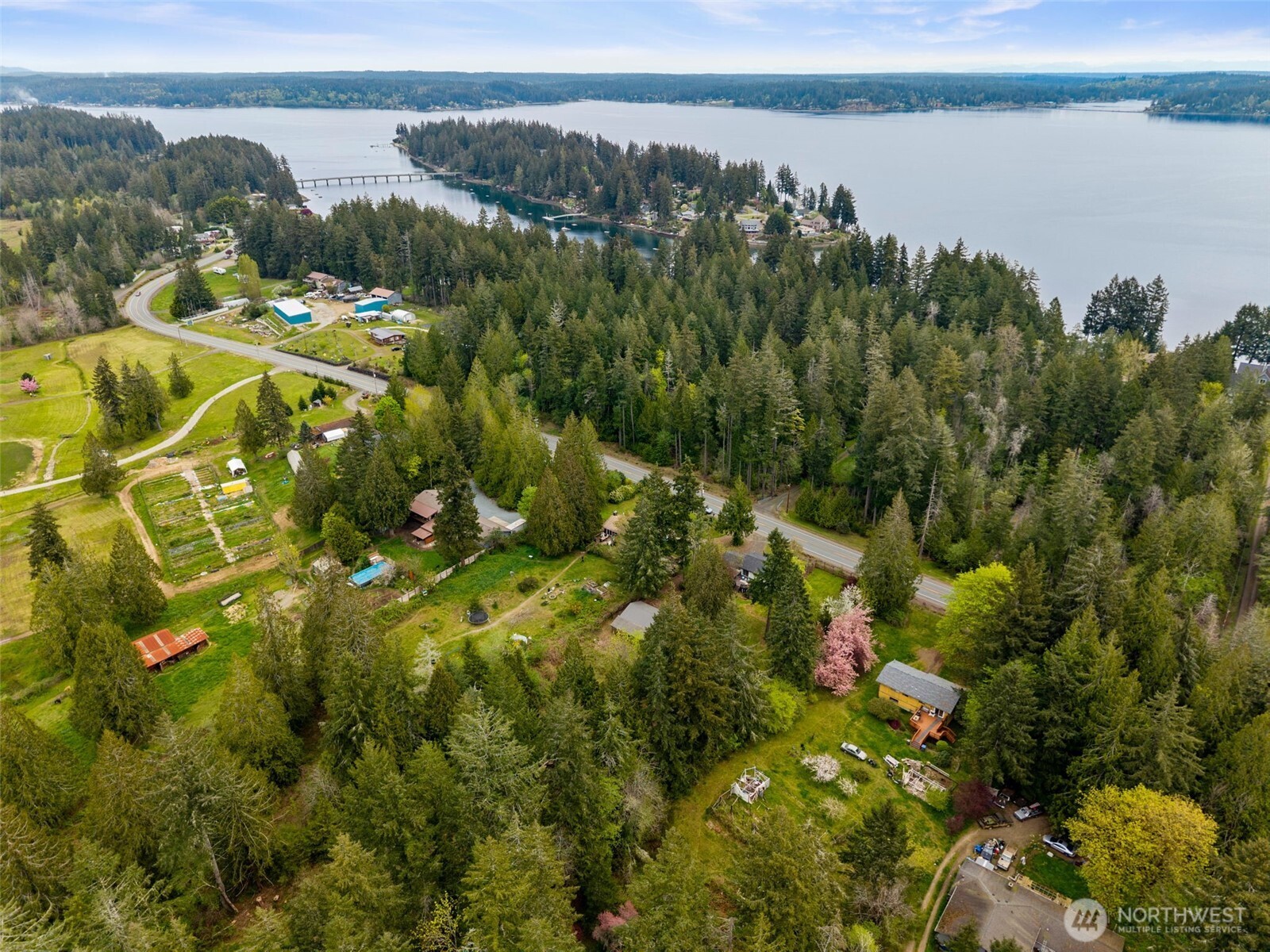 4631 E Grapeview Loop Road , Allyn, WA 98524
