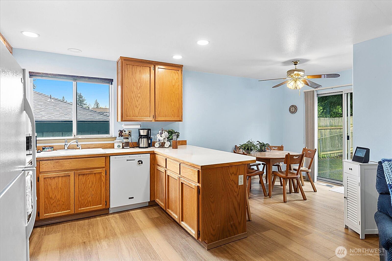 7118 Highland Drive , Everett, WA 98203-5731