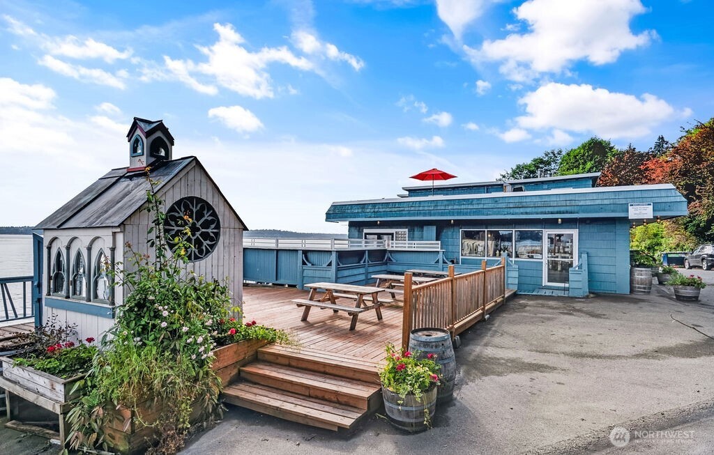 10824 Vashon Highway SW, Vashon, WA 98070