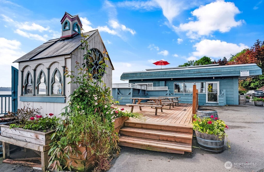 10824 Vashon Highway SW, Vashon, WA 98070