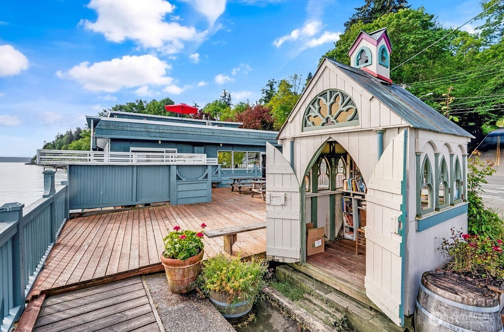 10824 Vashon Highway SW, Vashon, WA 98070