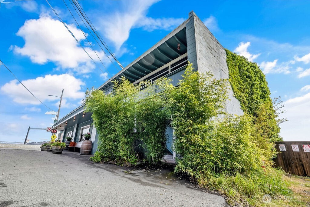 10824 Vashon Highway SW, Vashon, WA 98070