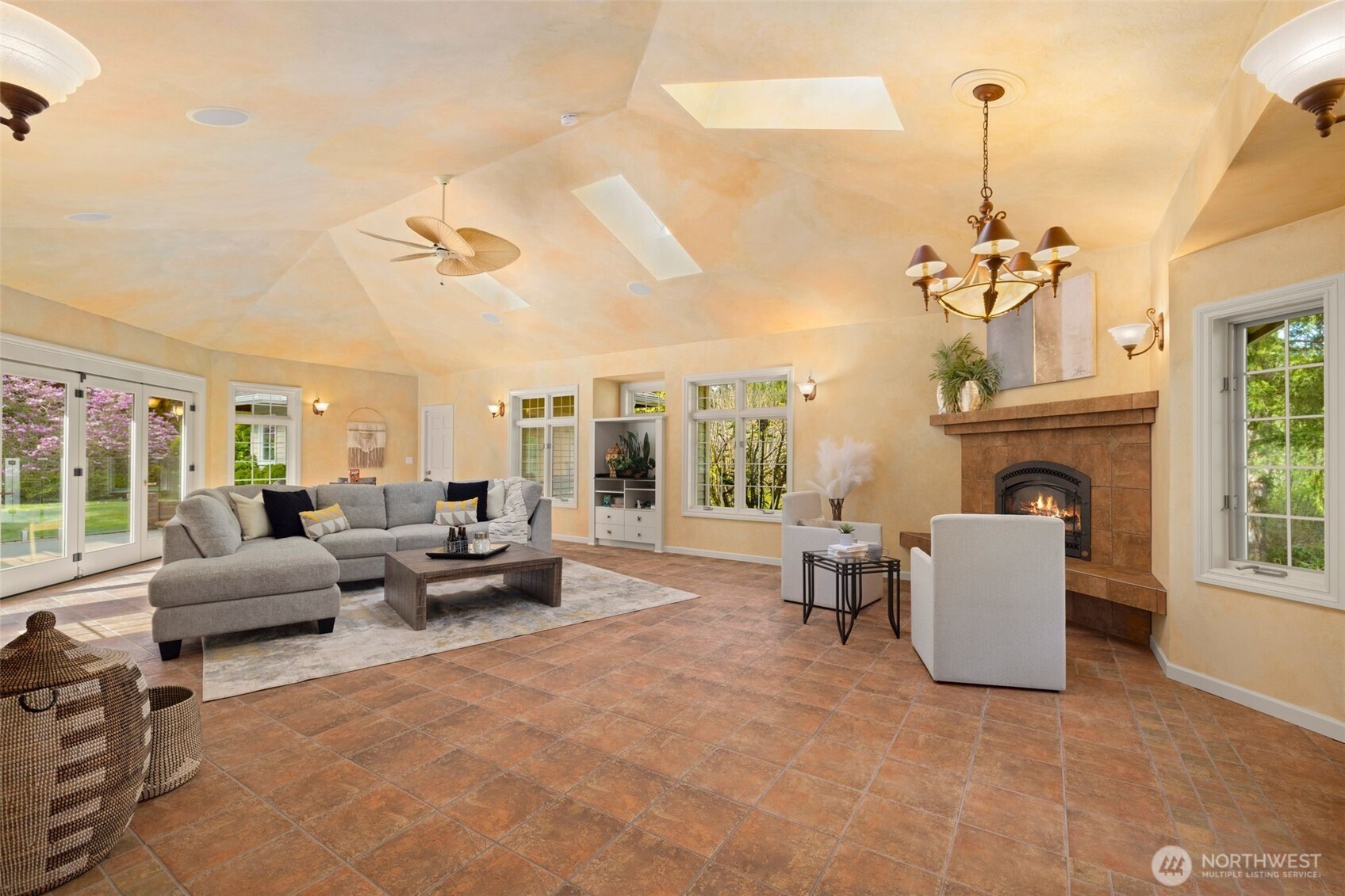 21520 SE 13th Place , Sammamish, WA 98075