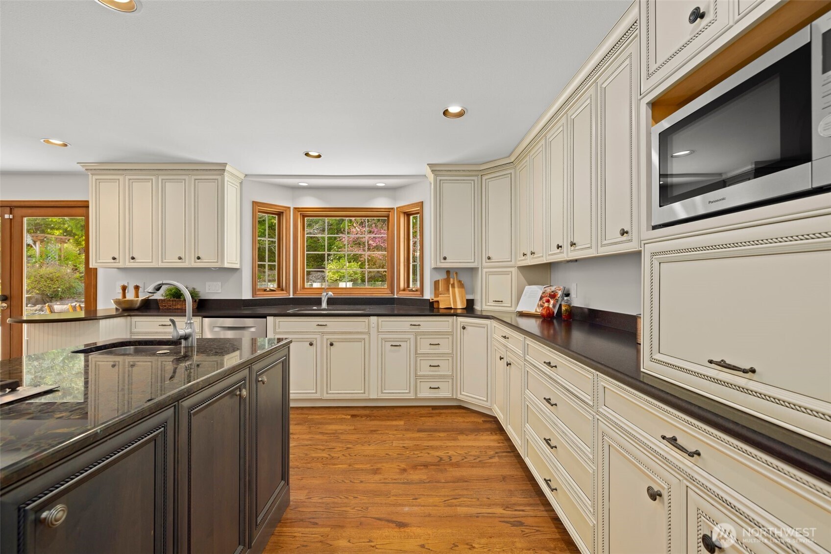 21520 SE 13th Place , Sammamish, WA 98075