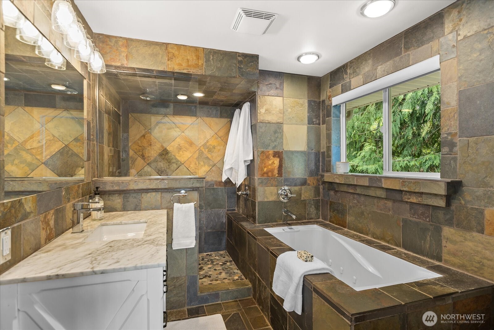 747 Olympic Avenue , Edmonds, WA 98020