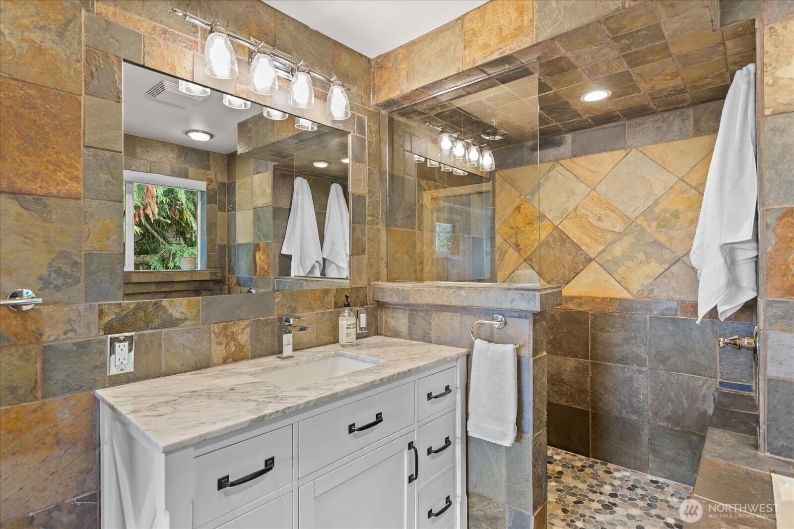 747 Olympic Avenue , Edmonds, WA 98020