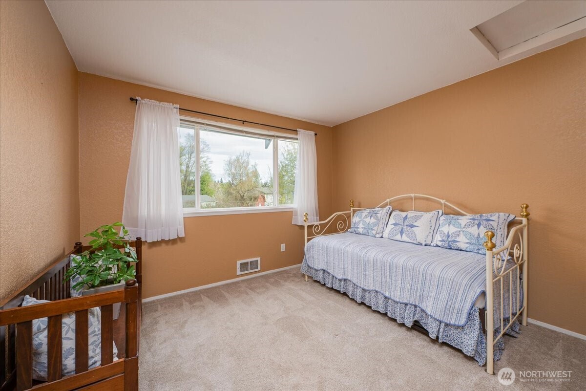 19906 28th Avenue W #B, Lynnwood, WA 98036
