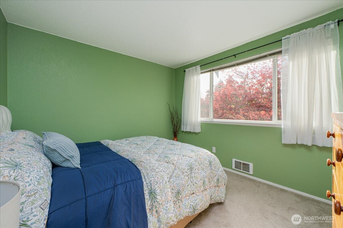 19906 28th Avenue W #B, Lynnwood, WA 98036