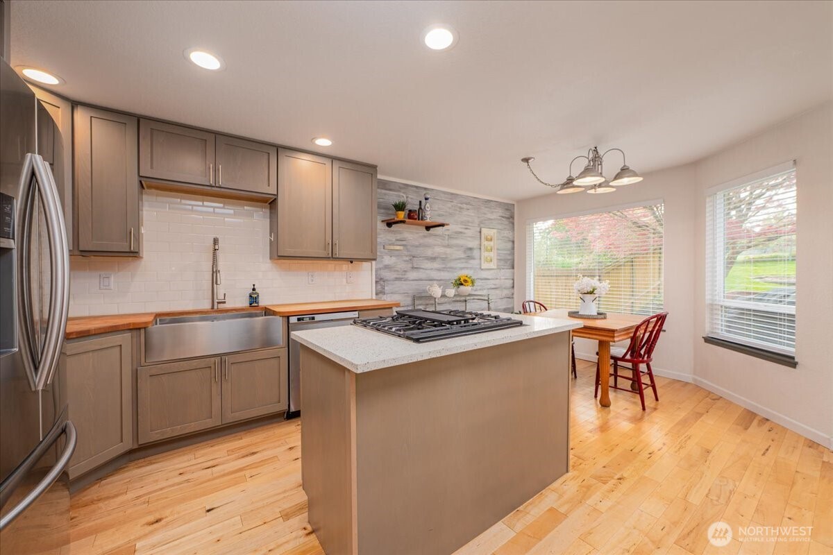 19906 28th Avenue W #B, Lynnwood, WA 98036